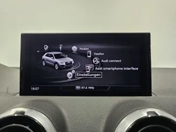 AUDI Q2 35 TFSI Virtual Kamera StandheizungSportsitze