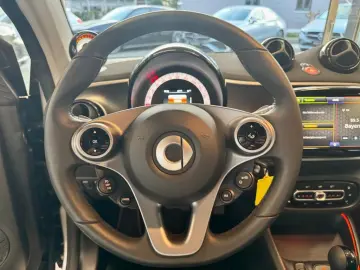SMART fortwo EQ 22kw Bordlader Exklusiv Pano