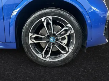 BMW iX2 xDrive30 Inkl. € 1.190 Zubehörbonus M Sport