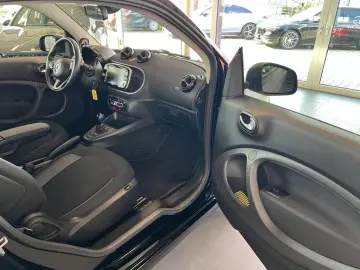 SMART EQ fortwo Exclusive 22kw Lenkradhz 4Season