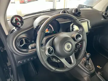 SMART EQ fortwo Exclusive 22kw Lenkradhz 4Season