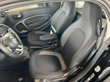 SMART EQ fortwo Exclusive 22kw Lenkradhz 4Season