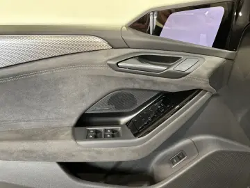 AUDI A6 Avant e-tron performance S LINE PANO HUD B&O