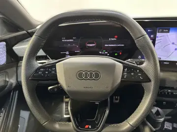 AUDI A6 Avant e-tron performance S LINE PANO HUD B&O