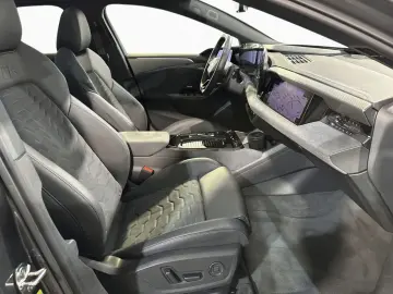 AUDI A6 Avant e-tron performance S LINE PANO HUD B&O