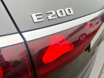 MERCEDES-BENZ E 200 T  9G 48V AMG-LINE MBUX KAMERA K…
