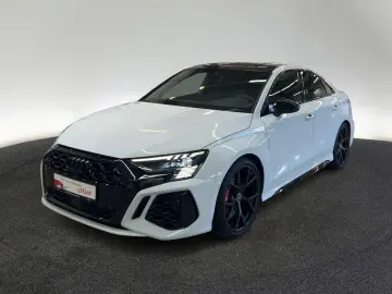 AUDI RS3 Limousine quattro S tronic Sportabgas Pano M
