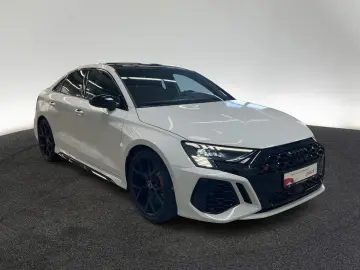 AUDI RS3 Limousine quattro S tronic Sportabgas Pano M