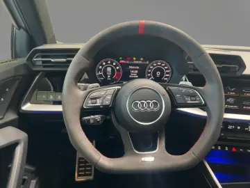 AUDI RS3 Limousine quattro S tronic Sportabgas Pano M