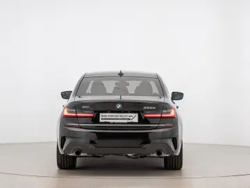 BMW 320 Baureihe 3 Lim. 320 d xDrive M Sport