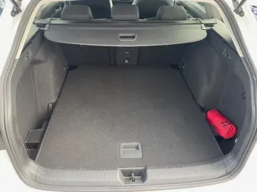 VW Golf Variant 1.5 TSI Active  Navi digitales Cock