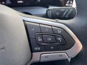 VW Golf Variant 1.5 TSI Active  Navi digitales Cock