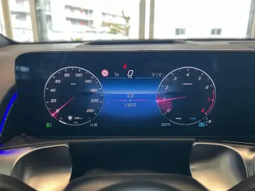 MERCEDES-BENZ GLB 250 4M AMG Line PremPlus 360 Burm …