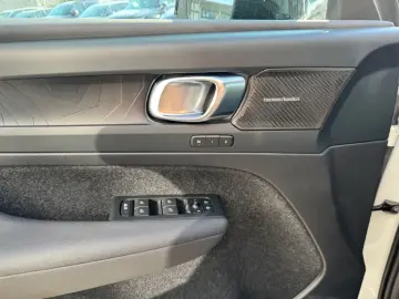 VOLVO XC40 Plus Dark Plug-In Hybrid T5 EU6d StandHZG N
