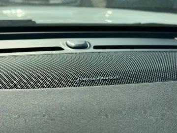 VOLVO XC40 Plus Dark Plug-In Hybrid T5 EU6d StandHZG N