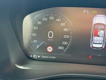 VOLVO XC40 Plus Dark Plug-In Hybrid T5 EU6d StandHZG N