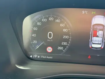 VOLVO XC40 Plus Dark Plug-In Hybrid T5 EU6d StandHZG N