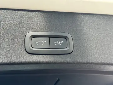 VOLVO XC40 Plus Dark Plug-In Hybrid T5 EU6d StandHZG N