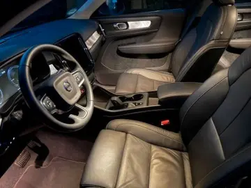 VOLVO XC40 Core Recharge Plug-In HybridLederAHK KAMERA