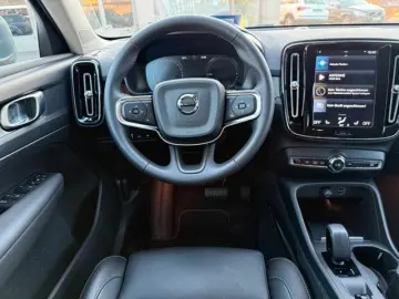 VOLVO XC40 Core Recharge Plug-In HybridLederAHK KAMERA