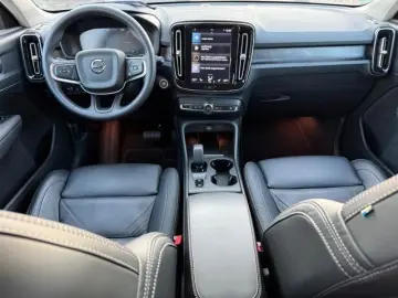 VOLVO XC40 Core Recharge Plug-In HybridLederAHK KAMERA