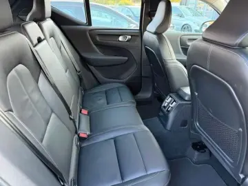VOLVO XC40 Core Recharge Plug-In HybridLederAHK KAMERA