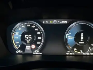 VOLVO XC40 Core Recharge Plug-In HybridLederAHK KAMERA