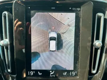 VOLVO XC40 Core Recharge Plug-In HybridLederAHK KAMERA