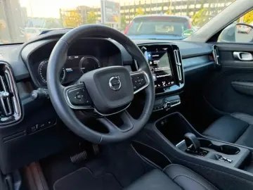 VOLVO XC40 Core Recharge Plug-In HybridLederAHK KAMERA
