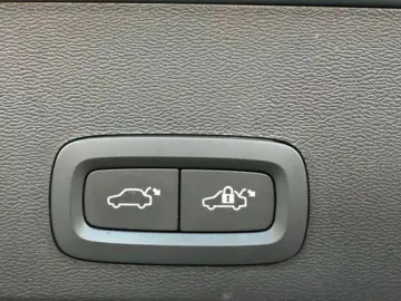 VOLVO XC40 Core Recharge Plug-In HybridLederAHK KAMERA