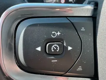 VOLVO XC40 Core Recharge Plug-In HybridLederAHK KAMERA