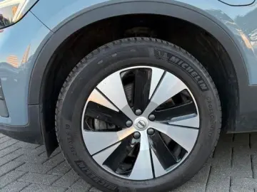 VOLVO XC40 Core Recharge Plug-In HybridLederAHK KAMERA