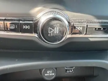 VOLVO XC40 Core Recharge Plug-In HybridLederAHK KAMERA