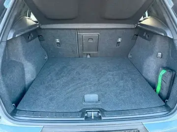 VOLVO XC40 Core Recharge Plug-In HybridLederAHK KAMERA