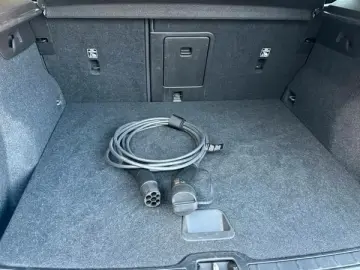 VOLVO XC40 Core Recharge Plug-In HybridLederAHK KAMERA