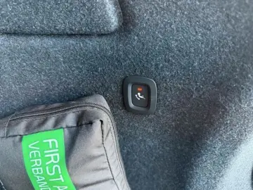 VOLVO XC40 Core Recharge Plug-In HybridLederAHK KAMERA