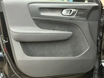 VOLVO XC40 Ultimate Dark Recharge MEGA-VOLL Neuwertig!