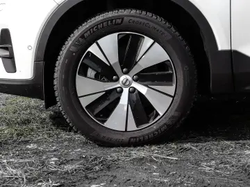 VOLVO XC40 Plus Bright Recharge Plug-In Hybrid 2WD T4