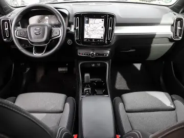 VOLVO XC40 Plus Bright Recharge Plug-In Hybrid 2WD T4