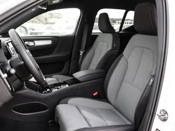 VOLVO XC40 Plus Bright Recharge Plug-In Hybrid 2WD T4