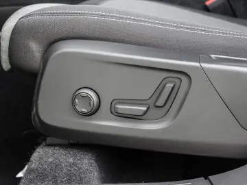 VOLVO XC40 Plus Bright Recharge Plug-In Hybrid 2WD T4