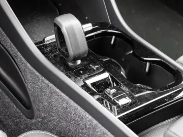 VOLVO XC40 Plus Bright Recharge Plug-In Hybrid 2WD T4