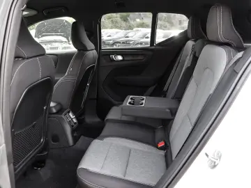 VOLVO XC40 Plus Bright Recharge Plug-In Hybrid 2WD T4