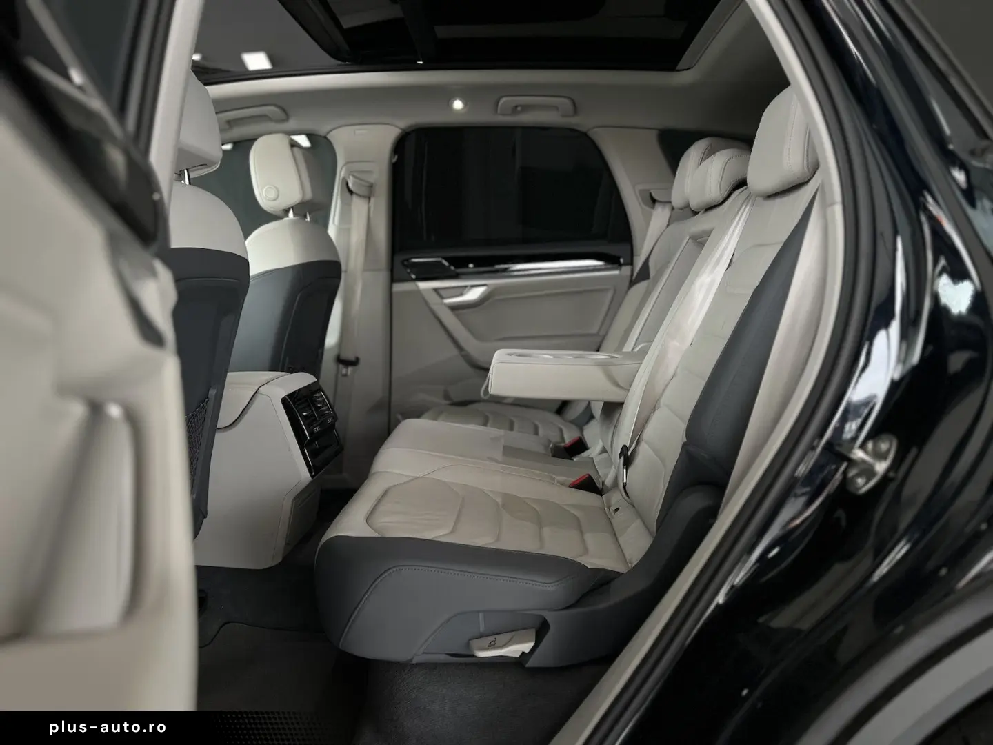 VW Touareg 3.0 TDI Elegance 4M PANO LUFT webasto