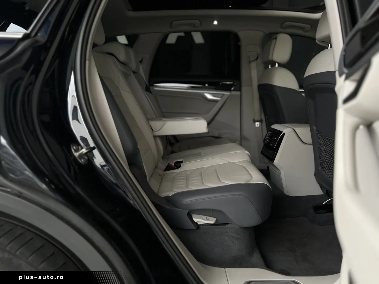 VW Touareg 3.0 TDI Elegance 4M PANO LUFT webasto