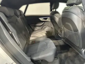 AUDI Q8 55 TFSI e S-LINE QUATTRO MATRIX