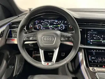 AUDI Q8 55 TFSI e S-LINE QUATTRO MATRIX