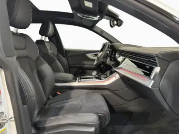 AUDI Q8 55 TFSI e S-LINE QUATTRO MATRIX