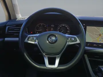 VW Touareg 3.0 TDI V6 R-Line PANO AHK IQ Elegance 4