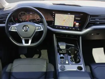 VW Touareg 3.0 TDI V6 R-Line PANO AHK IQ Elegance 4